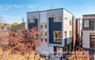 152 21 AVE E