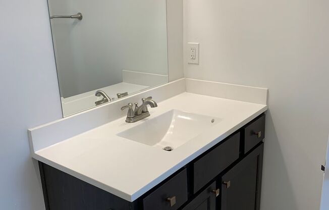 1 bed, 1 bath, 581 sqft, $800, Unit 107