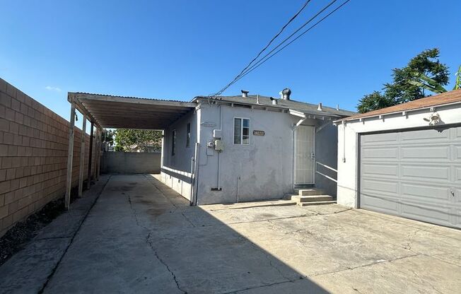 Charming 2-Bedroom Home for Rent in Lakewood