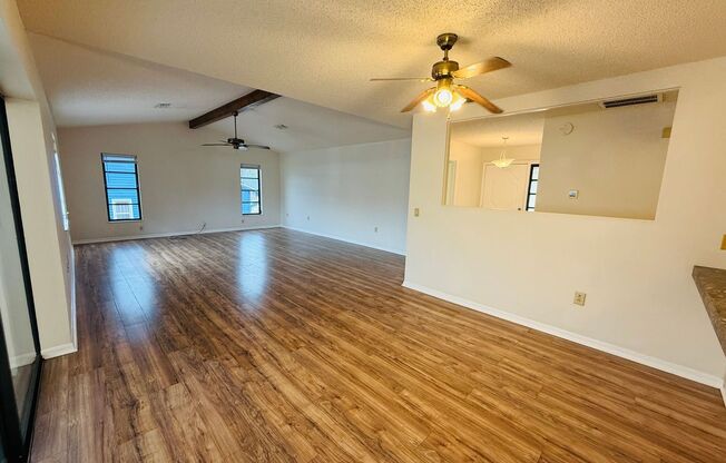 2 Bedroom 2 bathroom home for Rent in Weeki Wachee FL!