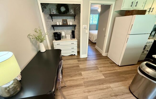 1 bed, 1 bath, 550 sqft, $1,300, Unit 1134 CORPORATE UNIT