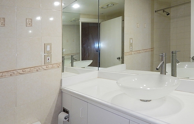 2 beds, 2 baths, 1,369 sqft, $4,000, Unit 304