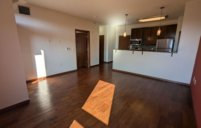 1 bed, 1 bath, 695 sqft, $1,550, Unit 117