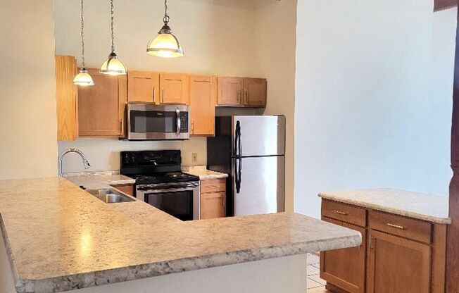 3 beds, 2 baths, 1,360 sqft, $2,800, Unit 307