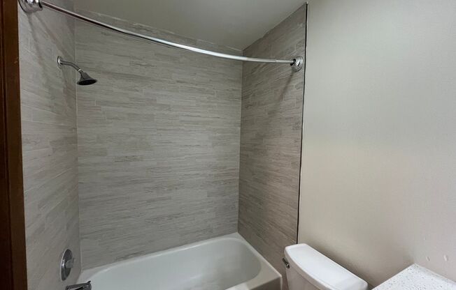 2 beds, 1 bath, 965 sqft, $1,715, Unit 7733CA