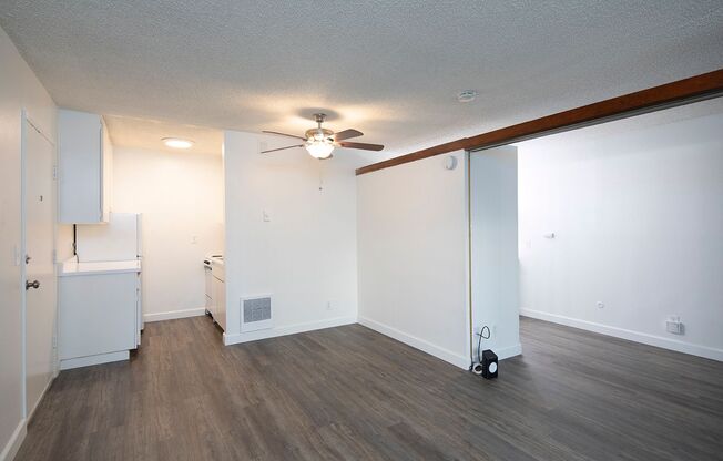 Studio, 1 bath, 455 sqft, $1,895, Unit 049