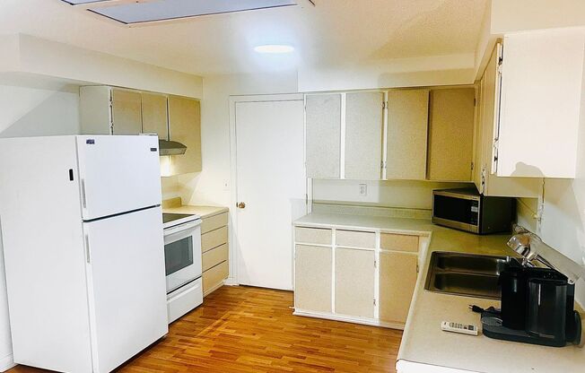 3 beds, 1 bath, $2,050