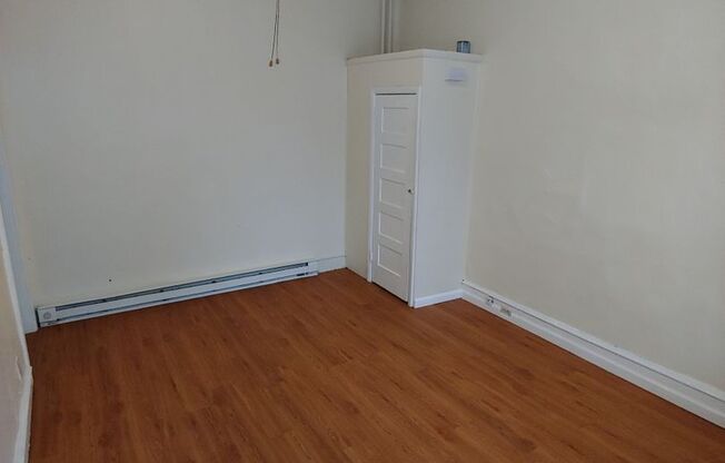Studio, 1 bath, 500 sqft, $900, Unit 1st fl rear