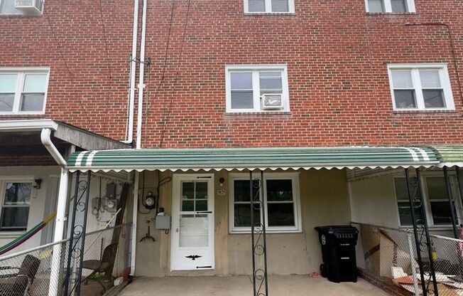 Charming 3Bed/1.5Bath Townhome with Modern Amenities in Baltimore