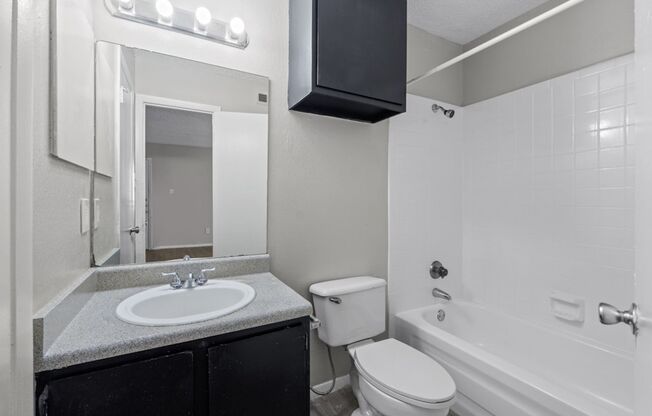 Studio, 1 bath, 400 sqft, $1,000, Unit 219
