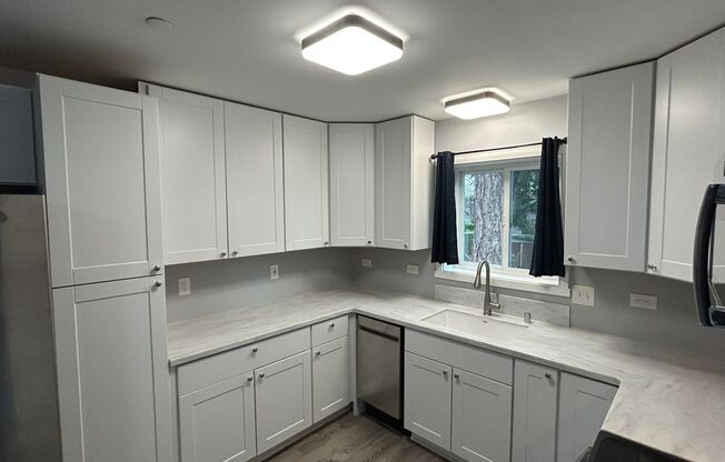 2B/1 BA House in Lakeland North neighborhood of Auburn, $2,100/mo.