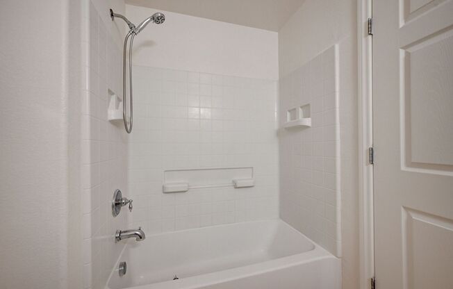 3 beds, 2 baths, $1,650, Unit # 136