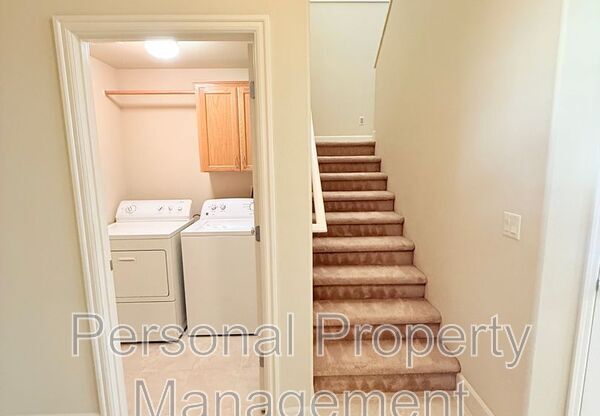 8527 NE 55 CIR