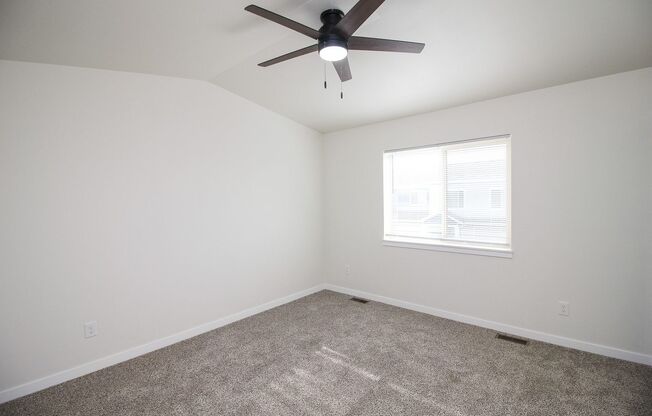 3 beds, 2.5 baths, 1,268 sqft, $1,735, Unit 4015-02