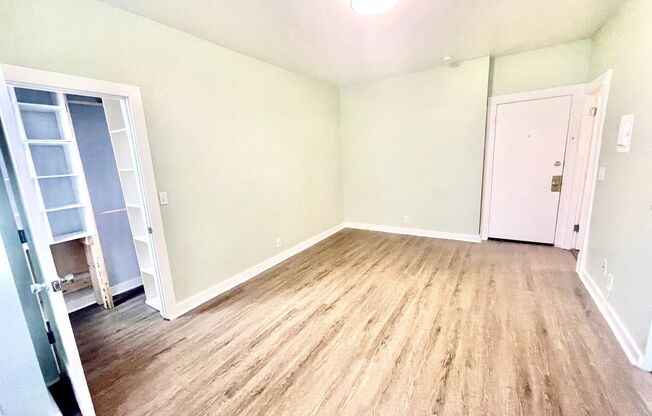 Studio, 1 bath, 300 sqft, $1,210, Unit 308