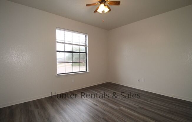 3 beds, 2 baths, $1,395