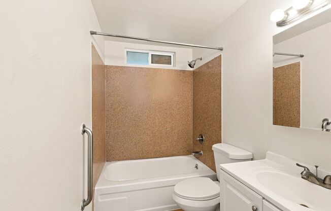 3 beds, 1 bath, 864 sqft, $1,495, Unit 39
