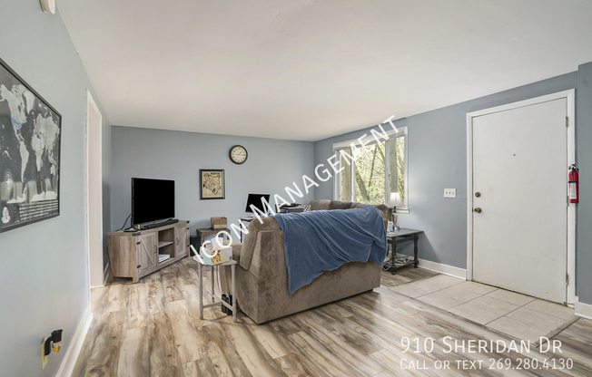 910 SHERIDAN DR