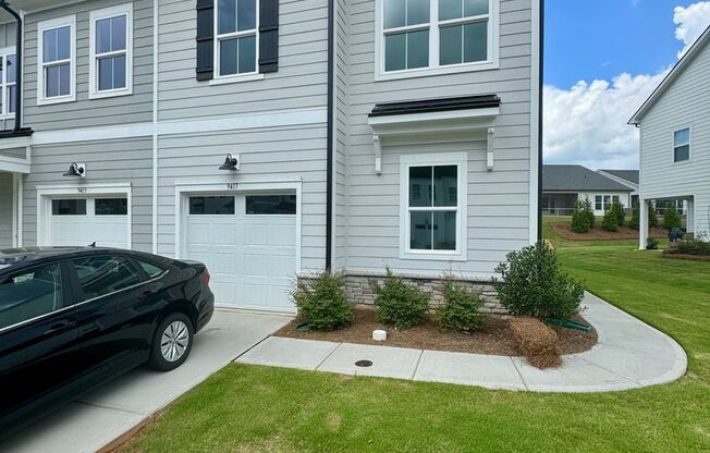 Beautiful 4BR/3BA Townhouse in Griffith Lakes