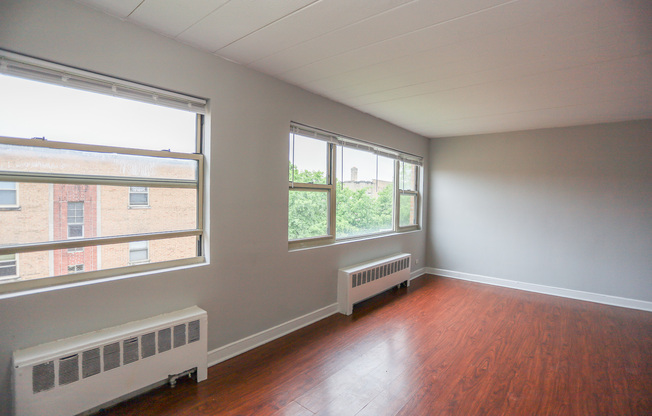 5655 N CHRISTIANA