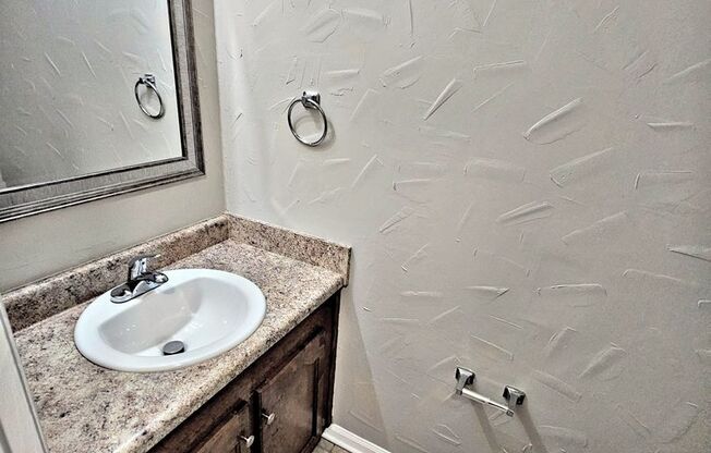 2 beds, 1.5 baths, 1,250 sqft, $975, Unit 2412 #4