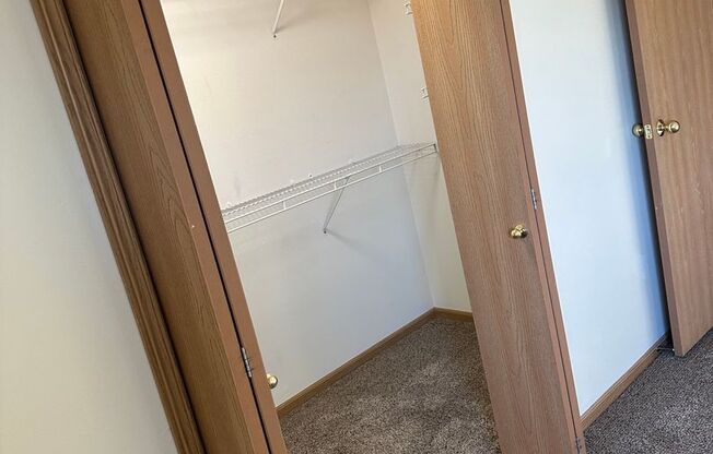 2 beds, 1 bath, 1,000 sqft, $915, Unit 202