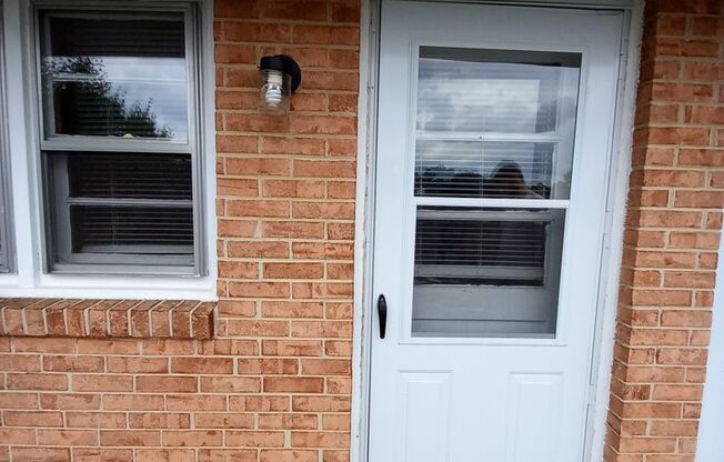 2 beds, 1 bath, 903 sqft, $1,250, Unit B-2