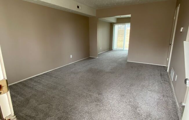 2 beds, 1 bath, 869 sqft, $1,139, Unit 2944B