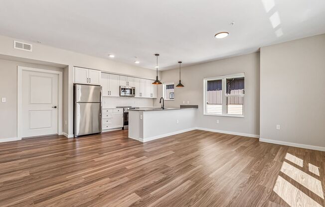 3 beds, 2 baths, 1,281 sqft, $2,199, Unit 1-310