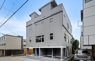 Newly built 3-star Built-Green view townhome on West slope of Queen Anne