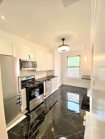 77 W 85 ST