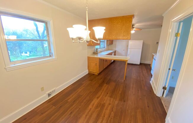 3bd/2ba House on a Corner Lot very close to Hospital and Hwy 73