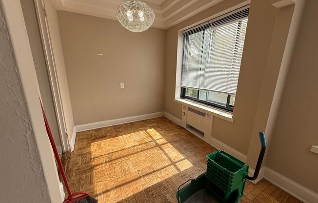 2 beds, 1 bath, $1,295, Unit 410