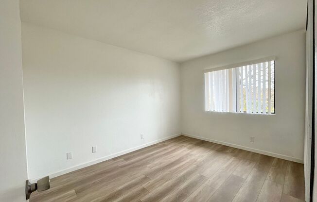 2 beds, 1 bath, $2,275, Unit #553 B-4