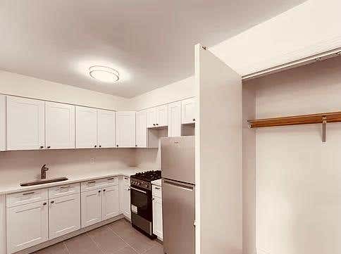 141 4 PERSHING CRES