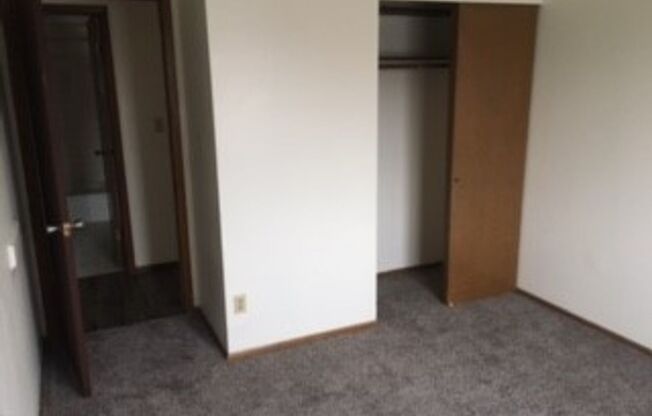 2 beds, 1 bath, 950 sqft, $950, Unit 9434-1