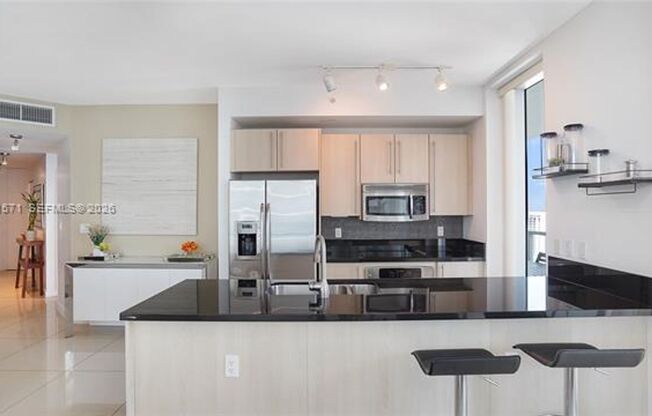 2 beds, 2 baths, $4,400, Unit # 3220 N
