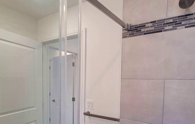 2 beds, 2 baths, $8,000, Unit 15B