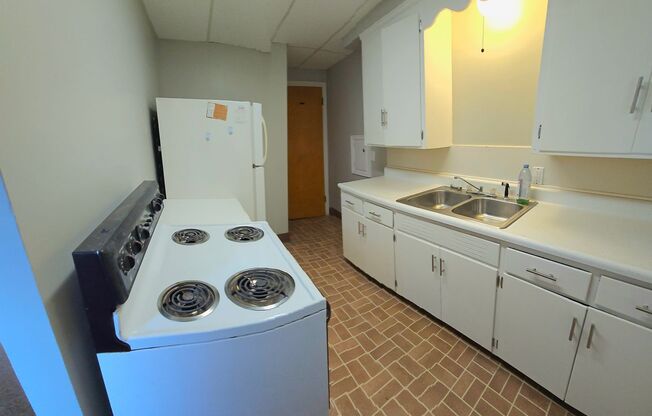 2 beds, 1 bath, $850, Unit 548 Arlington Ave Unit 1