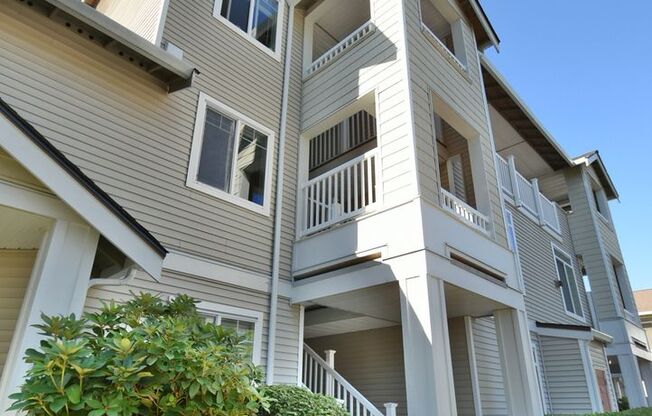 2 beds, 1 bath, $2,000, Unit # #T 202