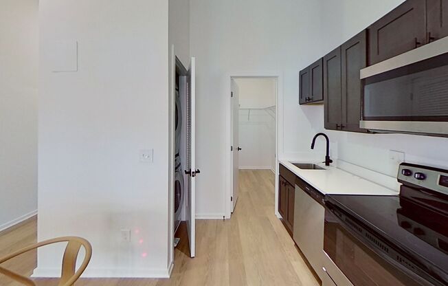 Studio, 1 bath, 400 sqft, $1,724, Unit 305