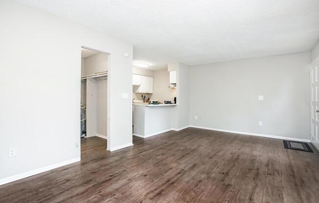 Studio, 1 bath, 400 sqft, $825