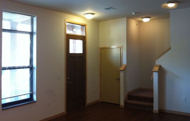 2 beds, 2.5 baths, $2,995, Unit 606 W Main St (Furnished)
