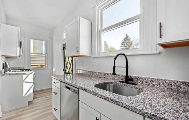 Stunning 3 bedroom home in Carrick available August 1!