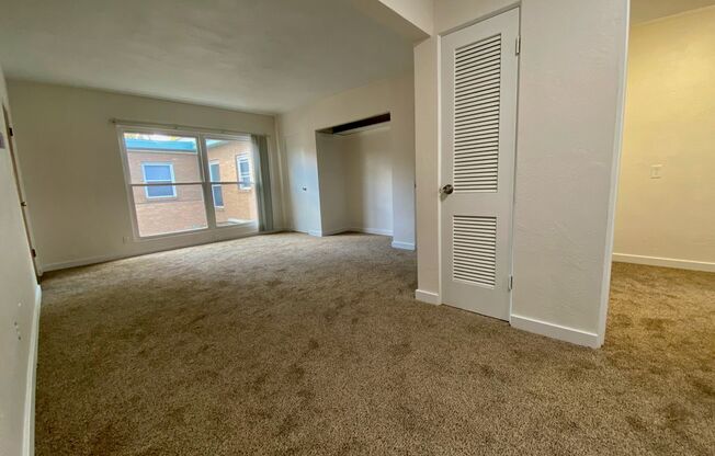 Studio, 1 bath, $850, Unit 3600-4 WY