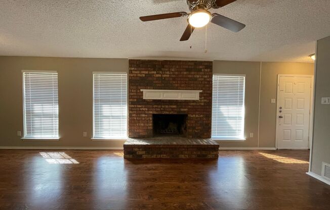 2 beds, 2 baths, $1,595, Unit 1