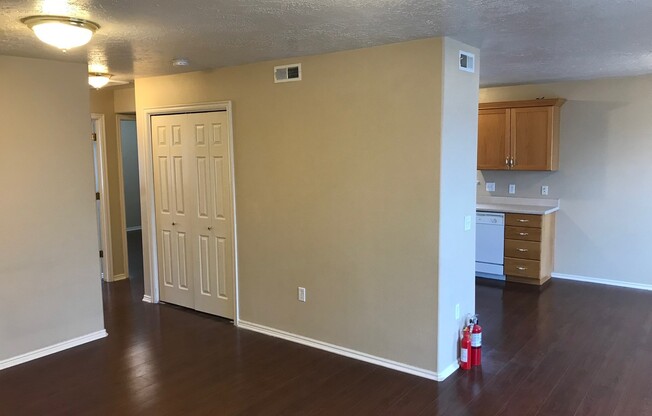 2 beds, 1 bath, $995, Unit #216