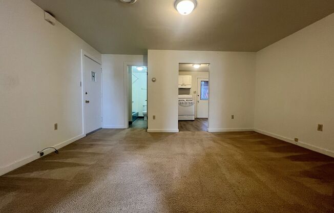Fantastic Oakland 2Br! Great Location on the BLVD! Close to Pitt! Call Today!