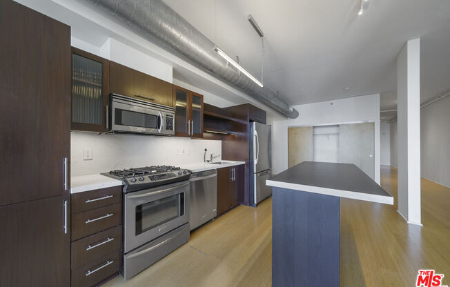 1 bed, 1 bath, 960 sqft, $3,000, Unit 1017