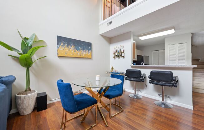 Light filled 1 BR/BA Condo with Loft!  Community Pool!  Available Sept 10!
